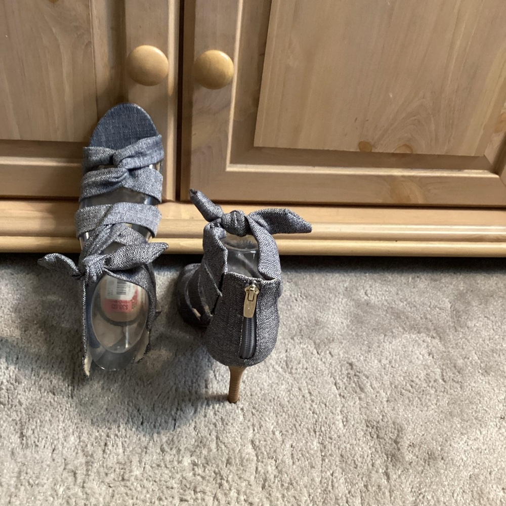 Grey Linen Heels - Picture 4 of 6